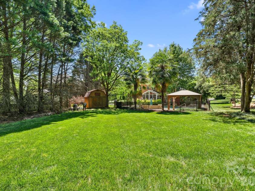 6119 Highview Road, Matthews, NC 28104.  MLS# CAR4351634, YatesRealty ID 17346. 