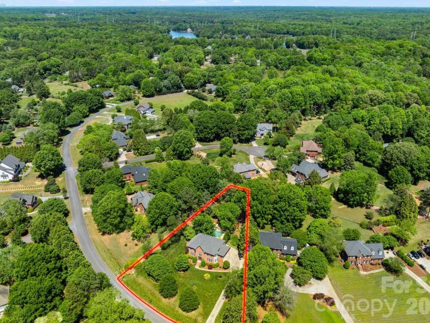 6119 Highview Road, Matthews, NC 28104.  MLS# CAR4351634, YatesRealty ID 17346. 