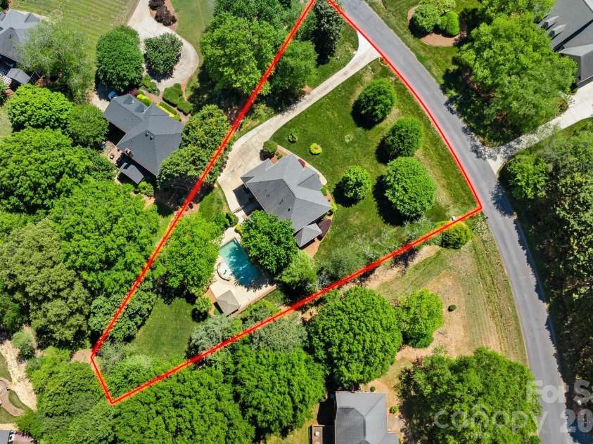 6119 Highview Road, Matthews, NC 28104.  MLS# CAR4351634, YatesRealty ID 17346. 