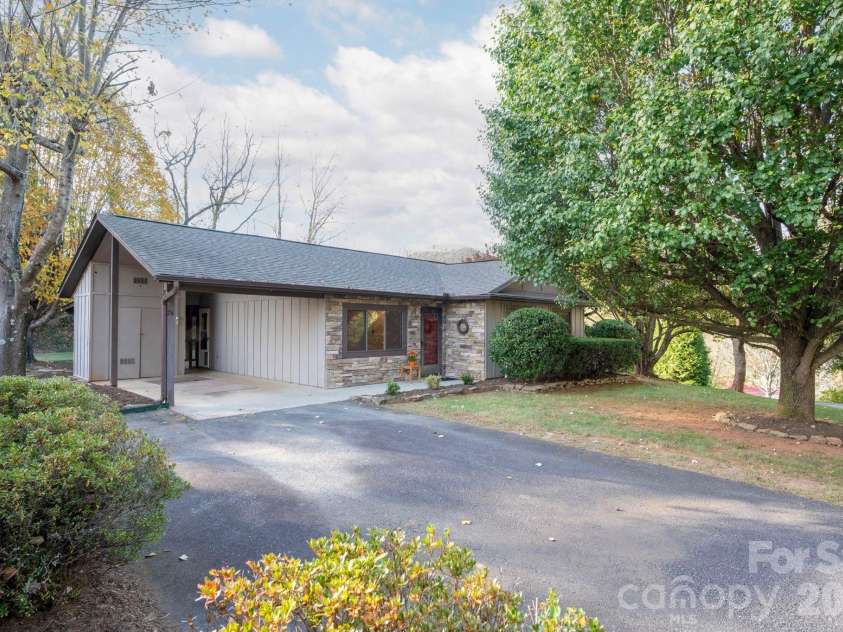 24 Green Acres Drive, Candler, NC 28715.  MLS# CAR4318408, YatesRealty ID 17347. Welcome Home