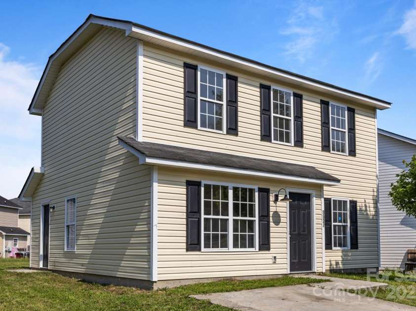 3527 Crestridge Drive, Charlotte, NC 28217.  MLS# CAR4267489, YatesRealty ID 17347. 