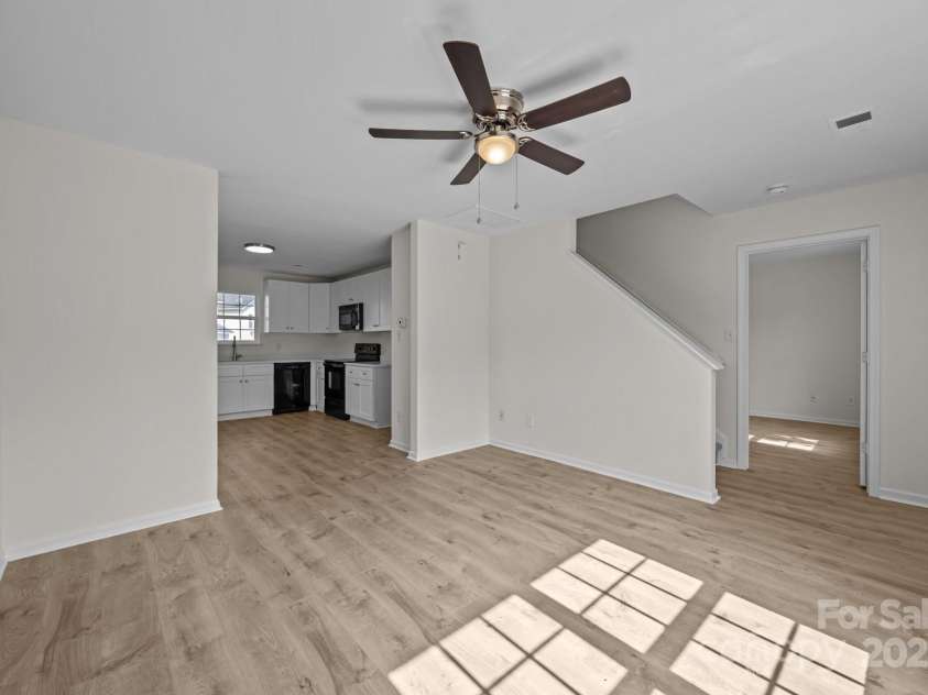 3527 Crestridge Drive, Charlotte, NC 28217.  MLS# CAR4267489, YatesRealty ID 17347. 