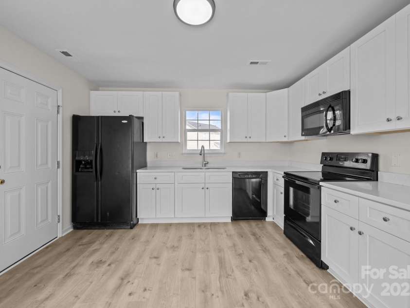 3527 Crestridge Drive, Charlotte, NC 28217.  MLS# CAR4267489, YatesRealty ID 17347. 