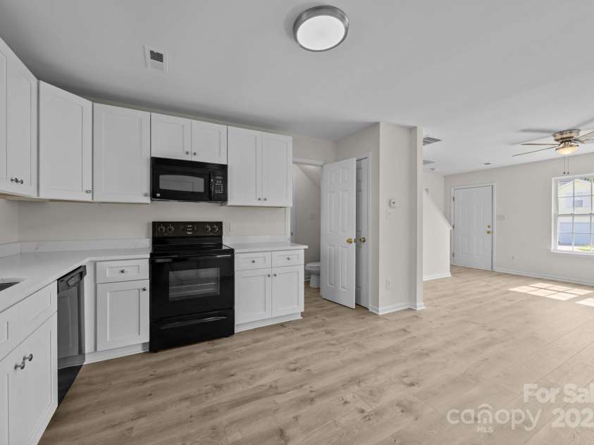 3527 Crestridge Drive, Charlotte, NC 28217.  MLS# CAR4267489, YatesRealty ID 17347. 