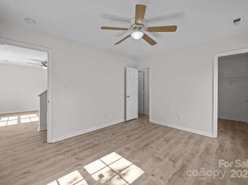 3527 Crestridge Drive, Charlotte, NC 28217.  MLS# CAR4267489, YatesRealty ID 17347. 