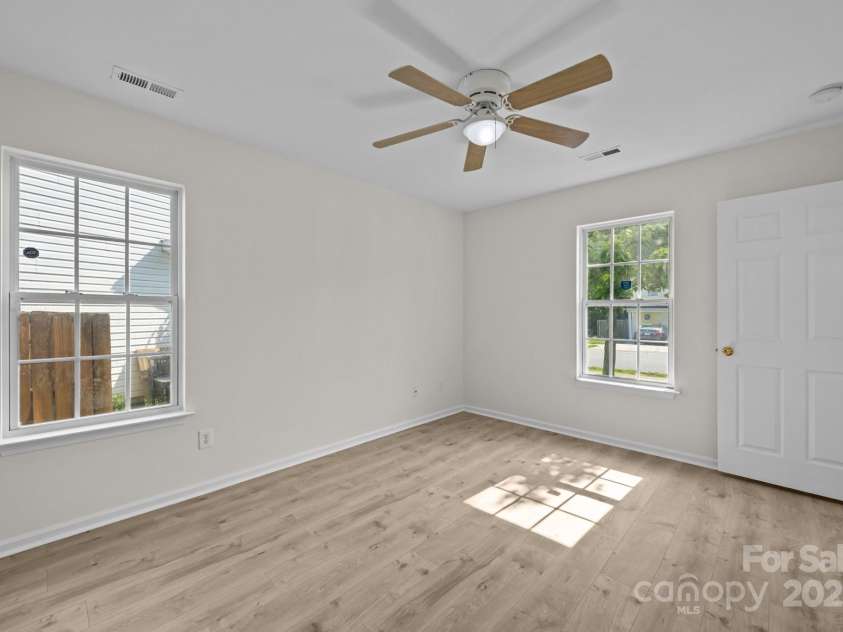 3527 Crestridge Drive, Charlotte, NC 28217.  MLS# CAR4267489, YatesRealty ID 17347. 