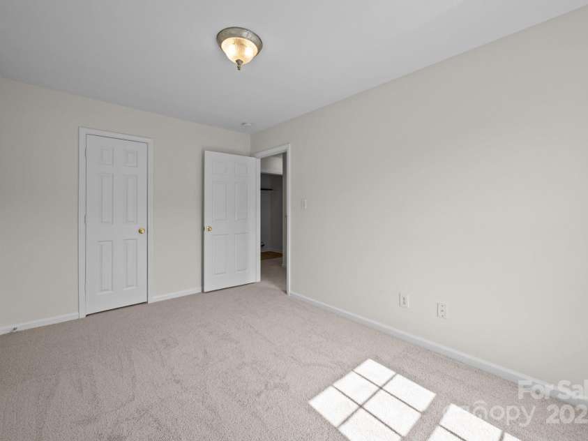 3527 Crestridge Drive, Charlotte, NC 28217.  MLS# CAR4267489, YatesRealty ID 17347. 