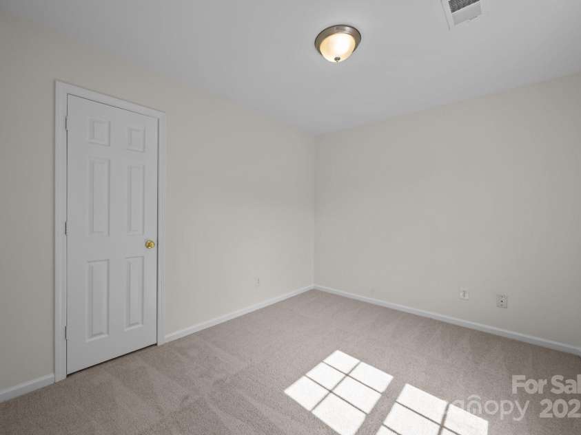 3527 Crestridge Drive, Charlotte, NC 28217.  MLS# CAR4267489, YatesRealty ID 17347. 