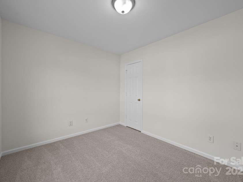 3527 Crestridge Drive, Charlotte, NC 28217.  MLS# CAR4267489, YatesRealty ID 17347. 