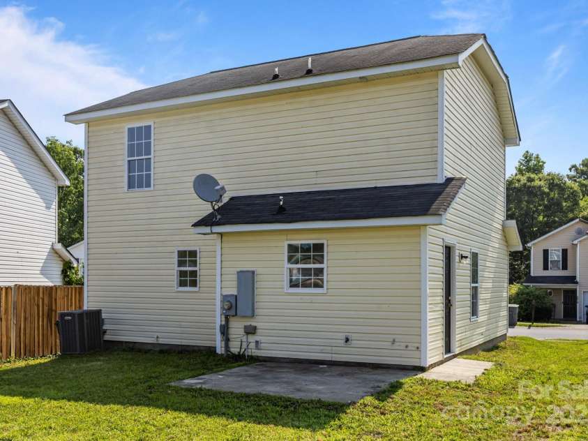 3527 Crestridge Drive, Charlotte, NC 28217.  MLS# CAR4267489, YatesRealty ID 17347. 