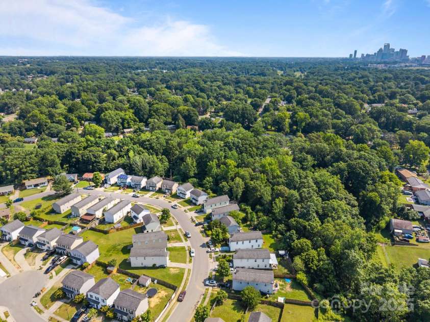 3527 Crestridge Drive, Charlotte, NC 28217.  MLS# CAR4267489, YatesRealty ID 17347. 