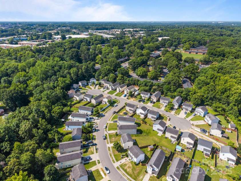 3527 Crestridge Drive, Charlotte, NC 28217.  MLS# CAR4267489, YatesRealty ID 17347. 