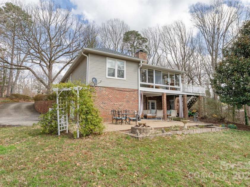 124 Muirfield Drive, Kings Mountain, NC 28086.  MLS# CAR4212857, YatesRealty ID 17348. 