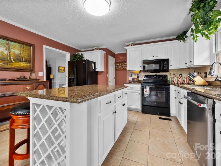 124 Muirfield Drive, Kings Mountain, NC 28086.  MLS# CAR4212857, YatesRealty ID 17348. 