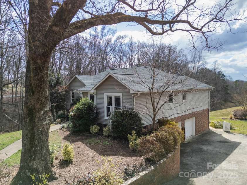 124 Muirfield Drive, Kings Mountain, NC 28086.  MLS# CAR4212857, YatesRealty ID 17348. 