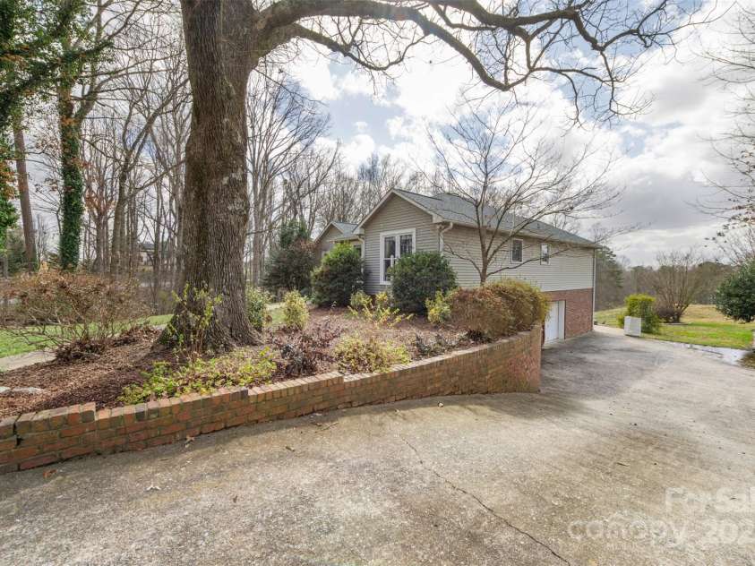 124 Muirfield Drive, Kings Mountain, NC 28086.  MLS# CAR4212857, YatesRealty ID 17348. 