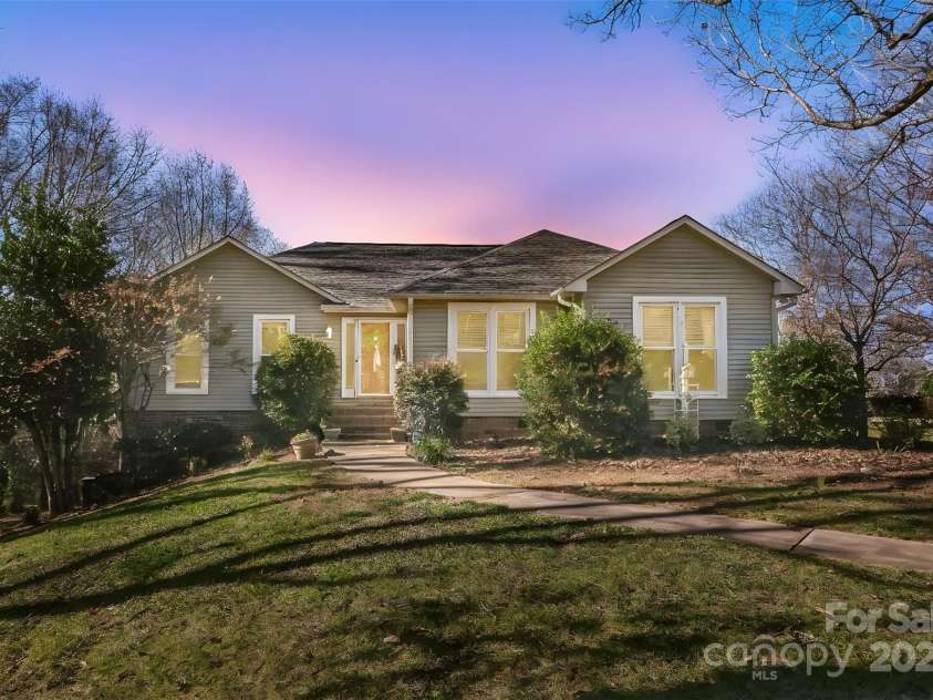 124 Muirfield Drive, Kings Mountain, NC 28086.  MLS# CAR4212857, YatesRealty ID 17348. 