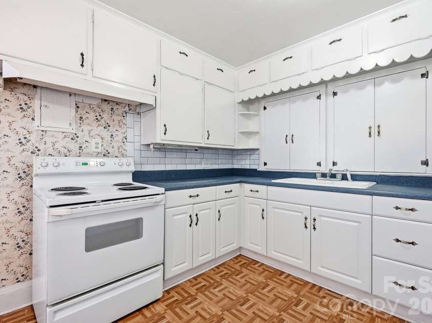 2517 Plum Street, Charlotte, NC 28269.  MLS# CAR4397203, YatesRealty ID 17348. 