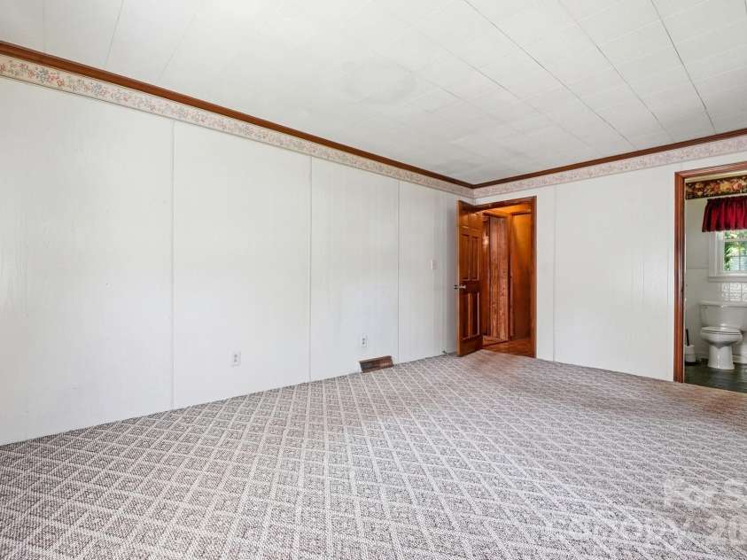 2517 Plum Street, Charlotte, NC 28269.  MLS# CAR4397203, YatesRealty ID 17348. 