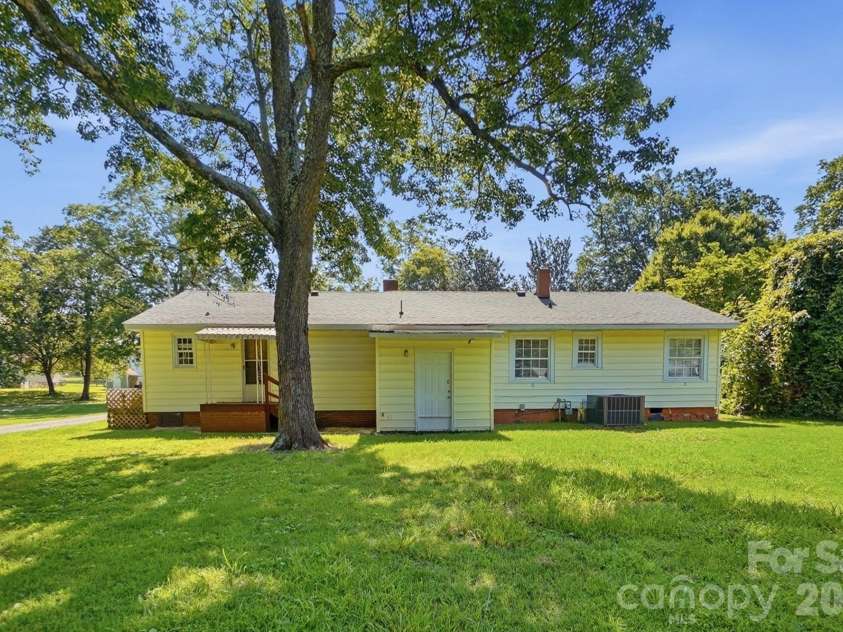 2517 Plum Street, Charlotte, NC 28269.  MLS# CAR4397203, YatesRealty ID 17348. 