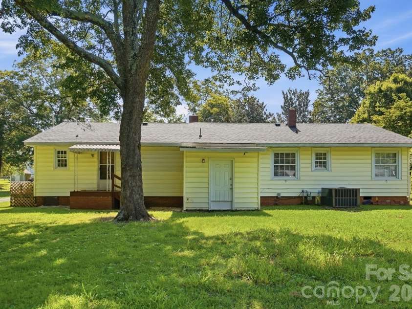 2517 Plum Street, Charlotte, NC 28269.  MLS# CAR4397203, YatesRealty ID 17348. 