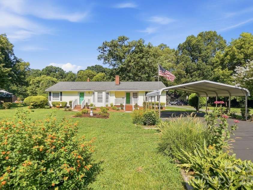 2517 Plum Street, Charlotte, NC 28269.  MLS# CAR4397203, YatesRealty ID 17348. 