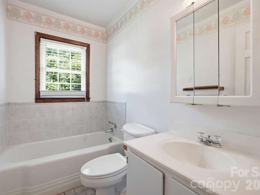 2517 Plum Street, Charlotte, NC 28269.  MLS# CAR4397203, YatesRealty ID 17348. Bathroom