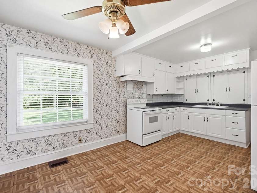 2517 Plum Street, Charlotte, NC 28269.  MLS# CAR4397203, YatesRealty ID 17348. Kitchen