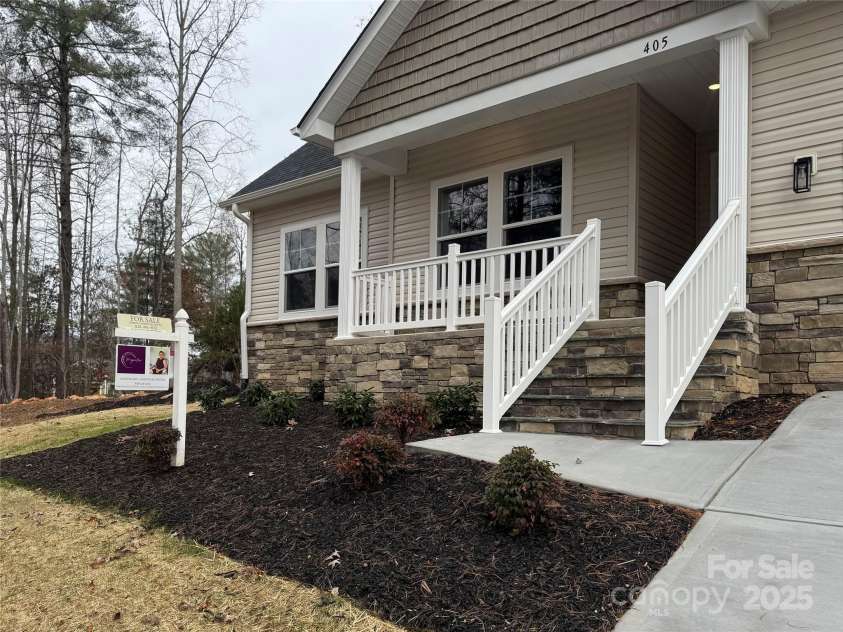 405 Scarlett Oak Court, Lenoir, NC 28605.  MLS# CAR4318802, YatesRealty ID 1735. 
