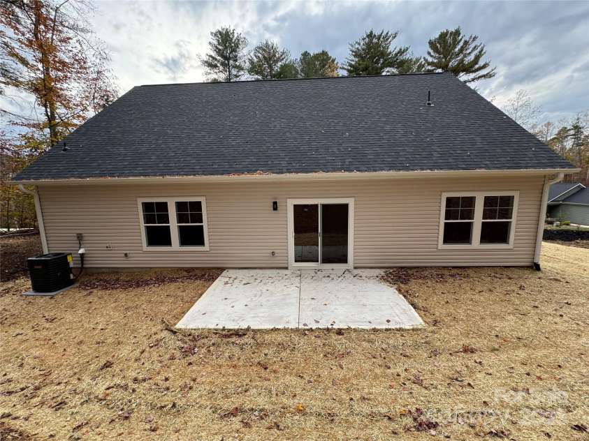 405 Scarlett Oak Court, Lenoir, NC 28605.  MLS# CAR4318802, YatesRealty ID 1735. Front Porch View