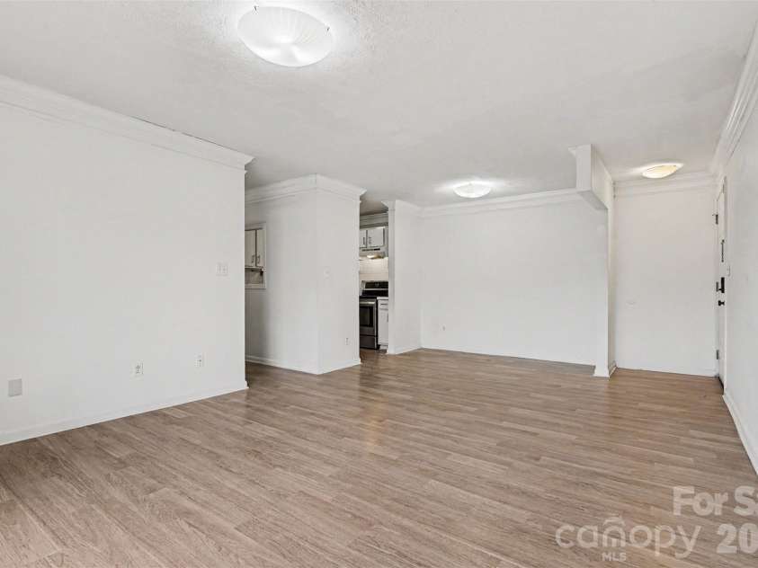 7992 Shady Oak Trail, Charlotte, NC 28210.  MLS# CAR4343577, YatesRealty ID 1735. 