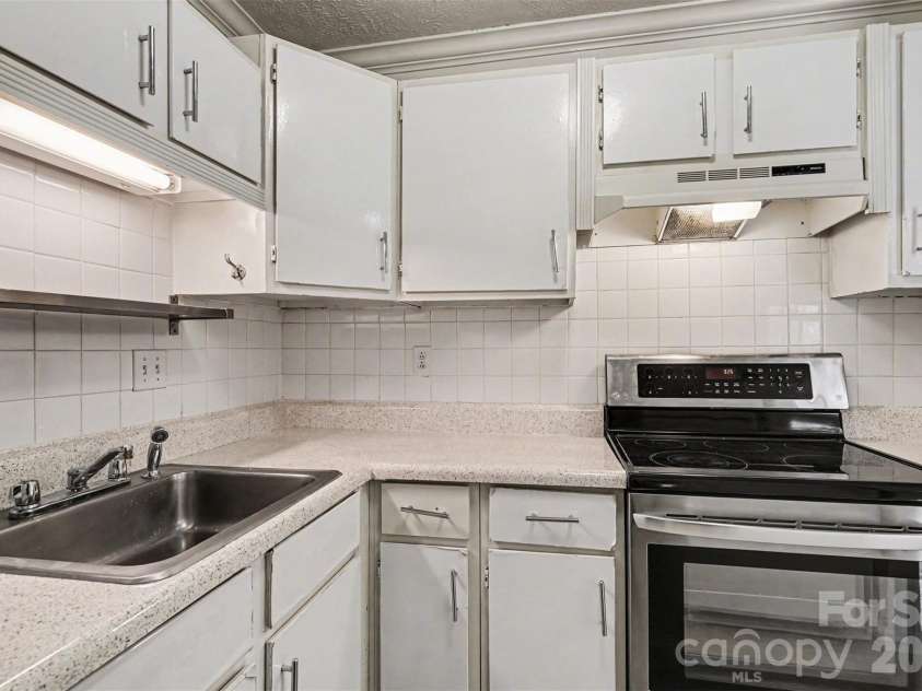 7992 Shady Oak Trail, Charlotte, NC 28210.  MLS# CAR4343577, YatesRealty ID 1735. 