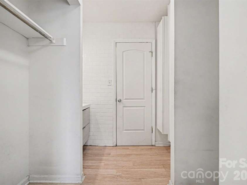 7992 Shady Oak Trail, Charlotte, NC 28210.  MLS# CAR4343577, YatesRealty ID 1735. 