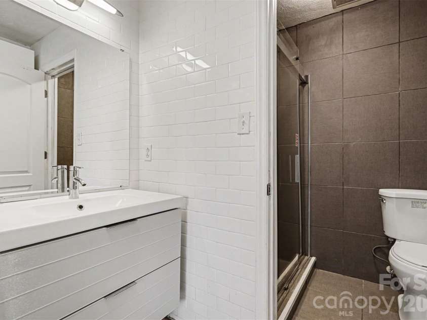 7992 Shady Oak Trail, Charlotte, NC 28210.  MLS# CAR4343577, YatesRealty ID 1735. 