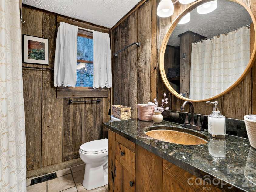 1495 El Miner Drive, Mars Hill, NC 28754.  MLS# CAR4316790, YatesRealty ID 17350. 