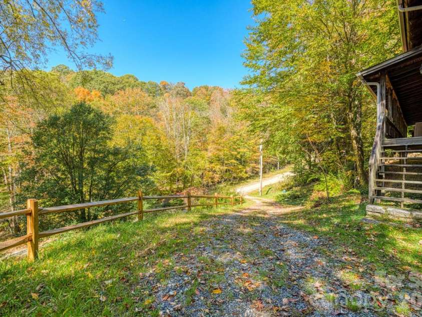 1495 El Miner Drive, Mars Hill, NC 28754.  MLS# CAR4316790, YatesRealty ID 17350. 
