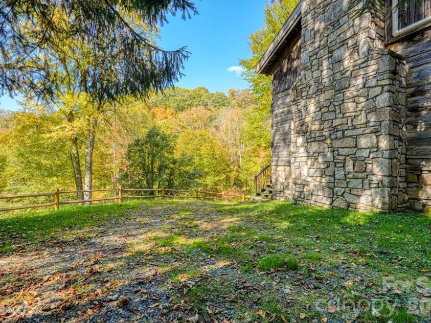 1495 El Miner Drive, Mars Hill, NC 28754.  MLS# CAR4316790, YatesRealty ID 17350. 