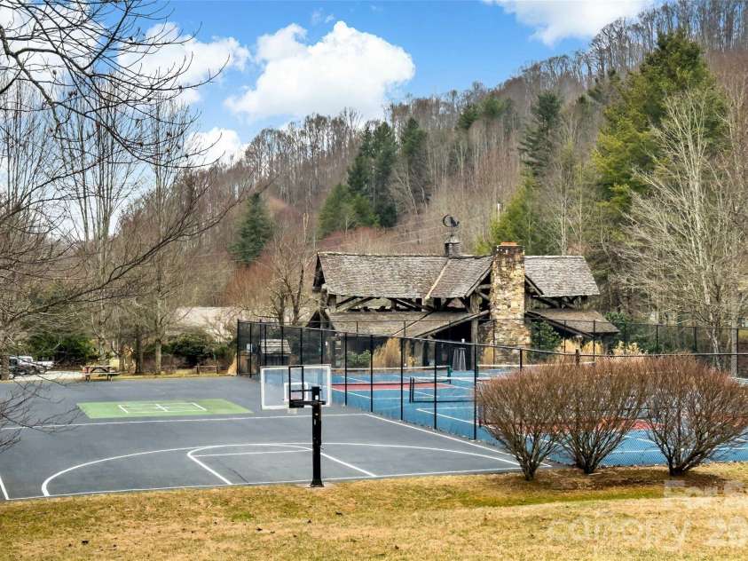 1495 El Miner Drive, Mars Hill, NC 28754.  MLS# CAR4316790, YatesRealty ID 17350. 