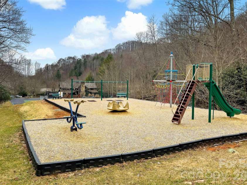 1495 El Miner Drive, Mars Hill, NC 28754.  MLS# CAR4316790, YatesRealty ID 17350. 