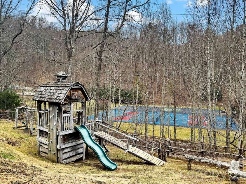 1495 El Miner Drive, Mars Hill, NC 28754.  MLS# CAR4316790, YatesRealty ID 17350. 