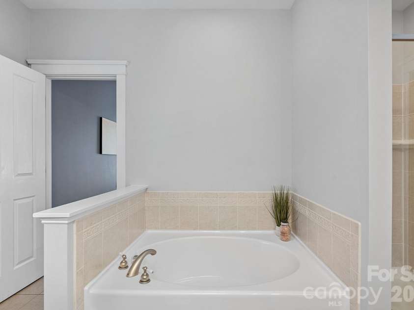 176 Water Oak Drive, Mooresville, NC 28117.  MLS# CAR4352930, YatesRealty ID 17351. 