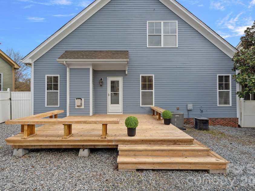 176 Water Oak Drive, Mooresville, NC 28117.  MLS# CAR4352930, YatesRealty ID 17351. 