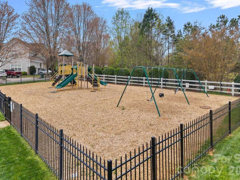 176 Water Oak Drive, Mooresville, NC 28117.  MLS# CAR4352930, YatesRealty ID 17351. 