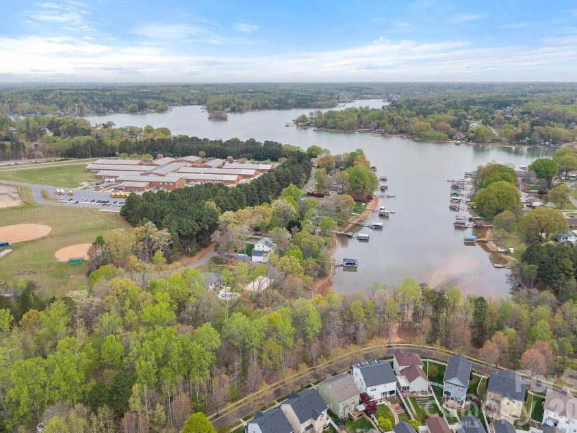 176 Water Oak Drive, Mooresville, NC 28117.  MLS# CAR4352930, YatesRealty ID 17351. 