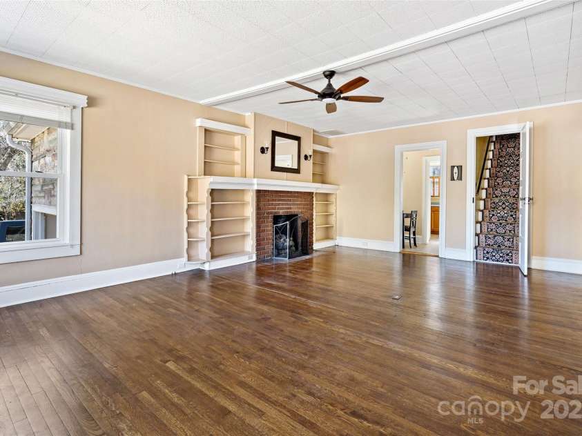 125 Church Street, Black Mountain, NC 28711.  MLS# CAR4215911, YatesRealty ID 17352. 