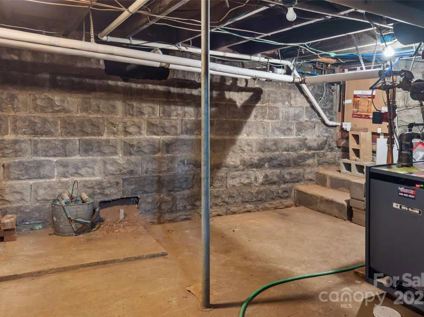 125 Church Street, Black Mountain, NC 28711.  MLS# CAR4215911, YatesRealty ID 17352. 