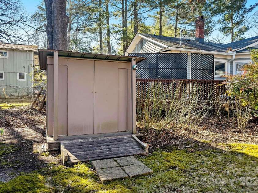 125 Church Street, Black Mountain, NC 28711.  MLS# CAR4215911, YatesRealty ID 17352. 