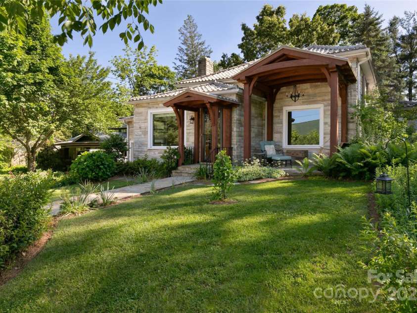 125 Church Street, Black Mountain, NC 28711.  MLS# CAR4215911, YatesRealty ID 17352. 