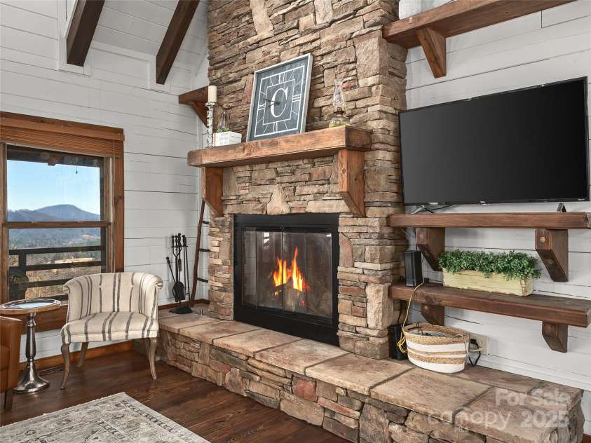 25 Crestwood Drive, Arden, NC 28704.  MLS# CAR4218360, YatesRealty ID 17353. 