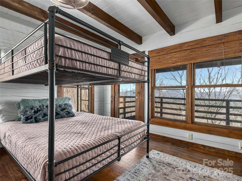 25 Crestwood Drive, Arden, NC 28704.  MLS# CAR4218360, YatesRealty ID 17353. 